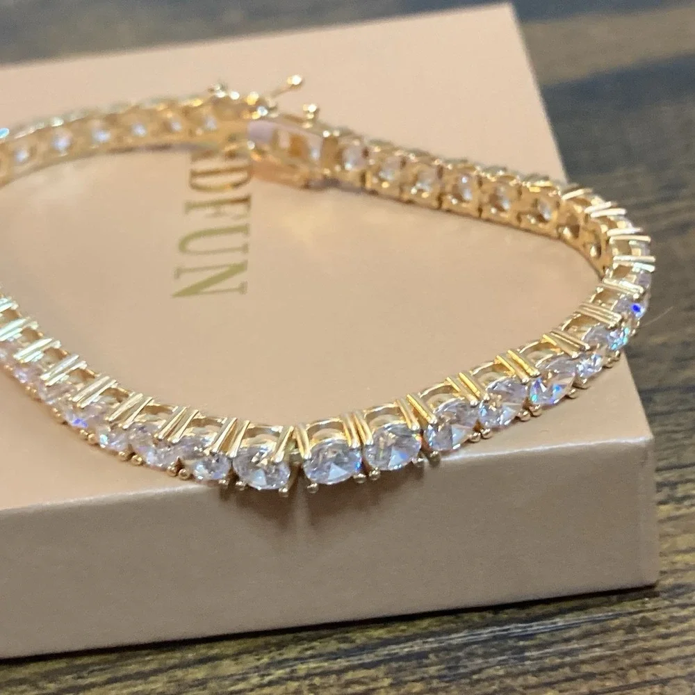Gold Tone CZ Tennis Bracelet 8.5in 5mm Round Clear Stones‎